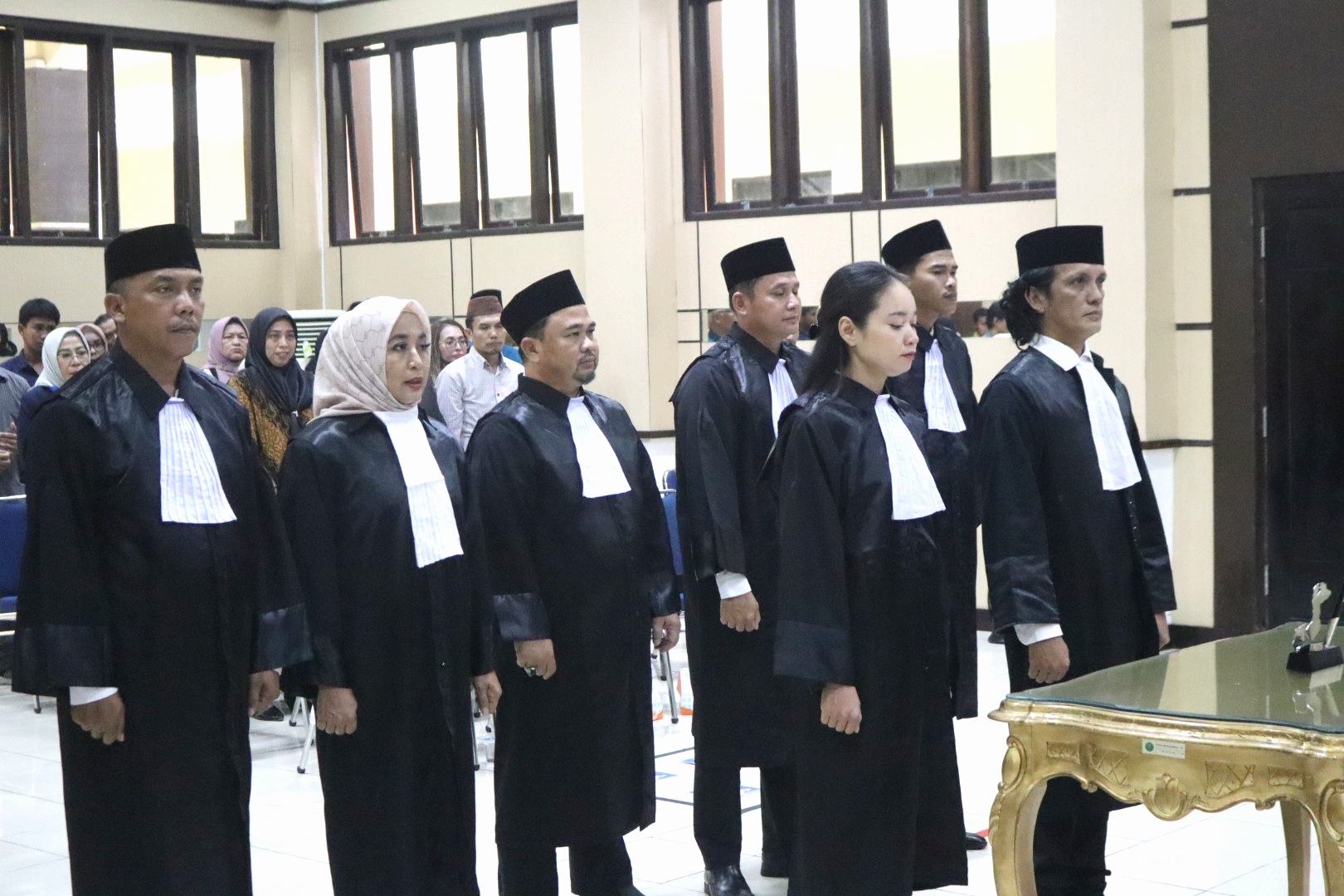 Gelar Sidang Luar Biasa ,Ketua Pengadilan Tinggi Bangka Belitung Pimpin Pengambilan Sumpah/Janji Advokat