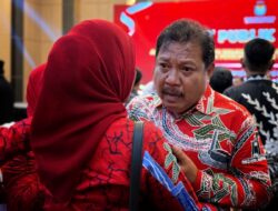 Tampil Percaya Diri Pada Debat Pertama,Prof UdinTampak Tegar Meski Kehilangan Kakak