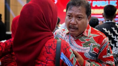 Tampil Percaya Diri Pada Debat Pertama,Prof UdinTampak Tegar Meski Kehilangan Kakak
